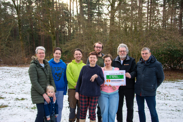 OlmenEs schenkt € 1250,- aan Voedselbank Ooststellingwerf!